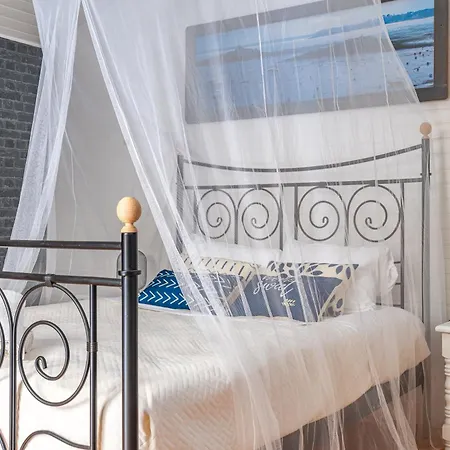 La Maisonnette En Bois * Saumos