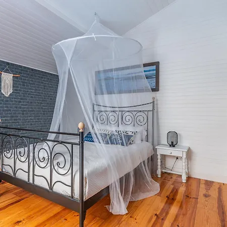 La Maisonnette En Bois Saumos