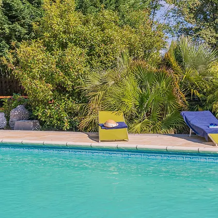 Апартаменты La Maisonnette En Bois Saumos