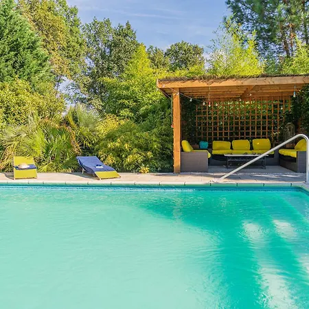 La Maisonnette En Bois Saumos
